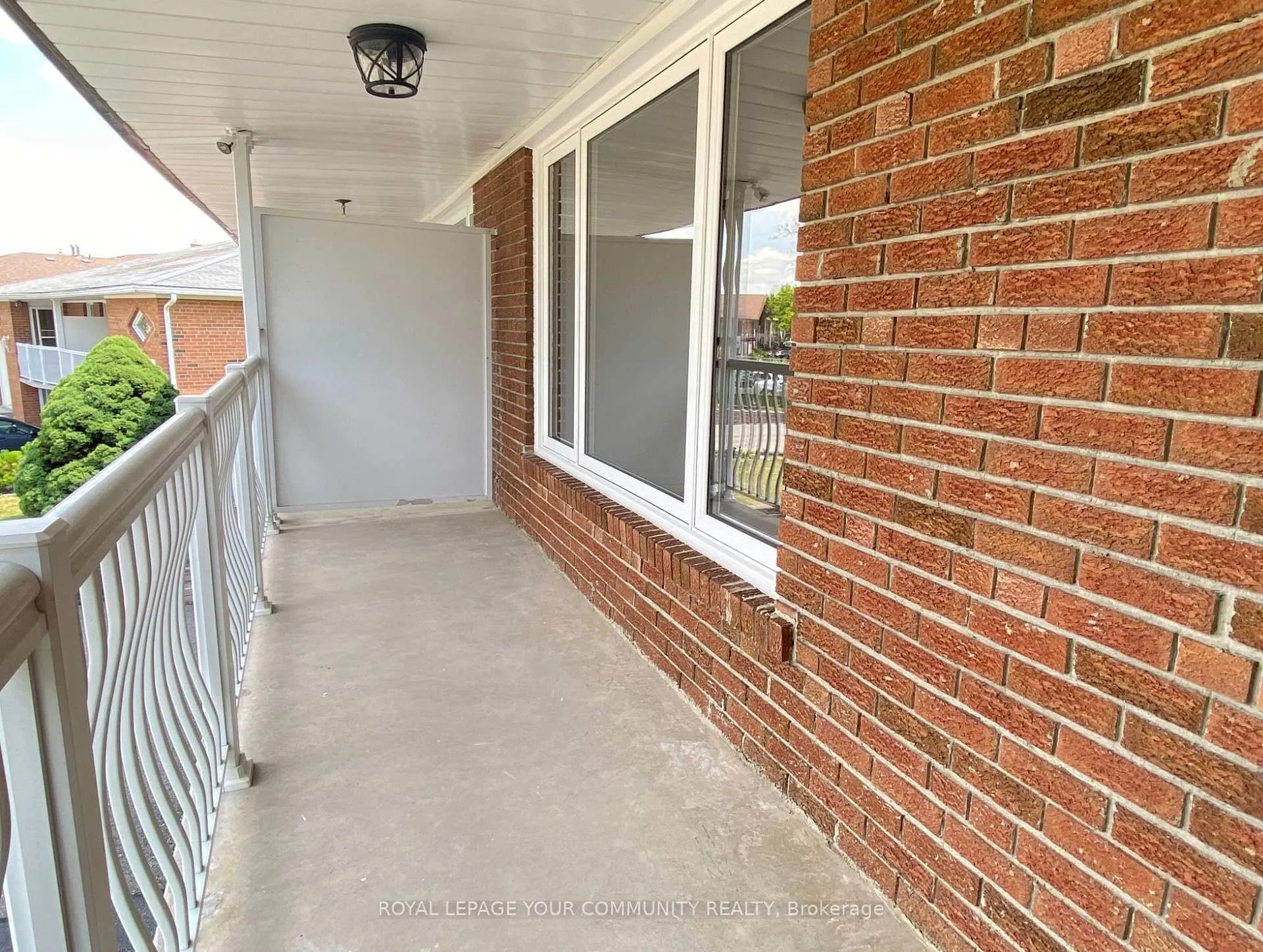 Photo 3 of Unit Upper Lvl, 35 Raymond Road, Vaughan, West Woodbridge — HOMEH