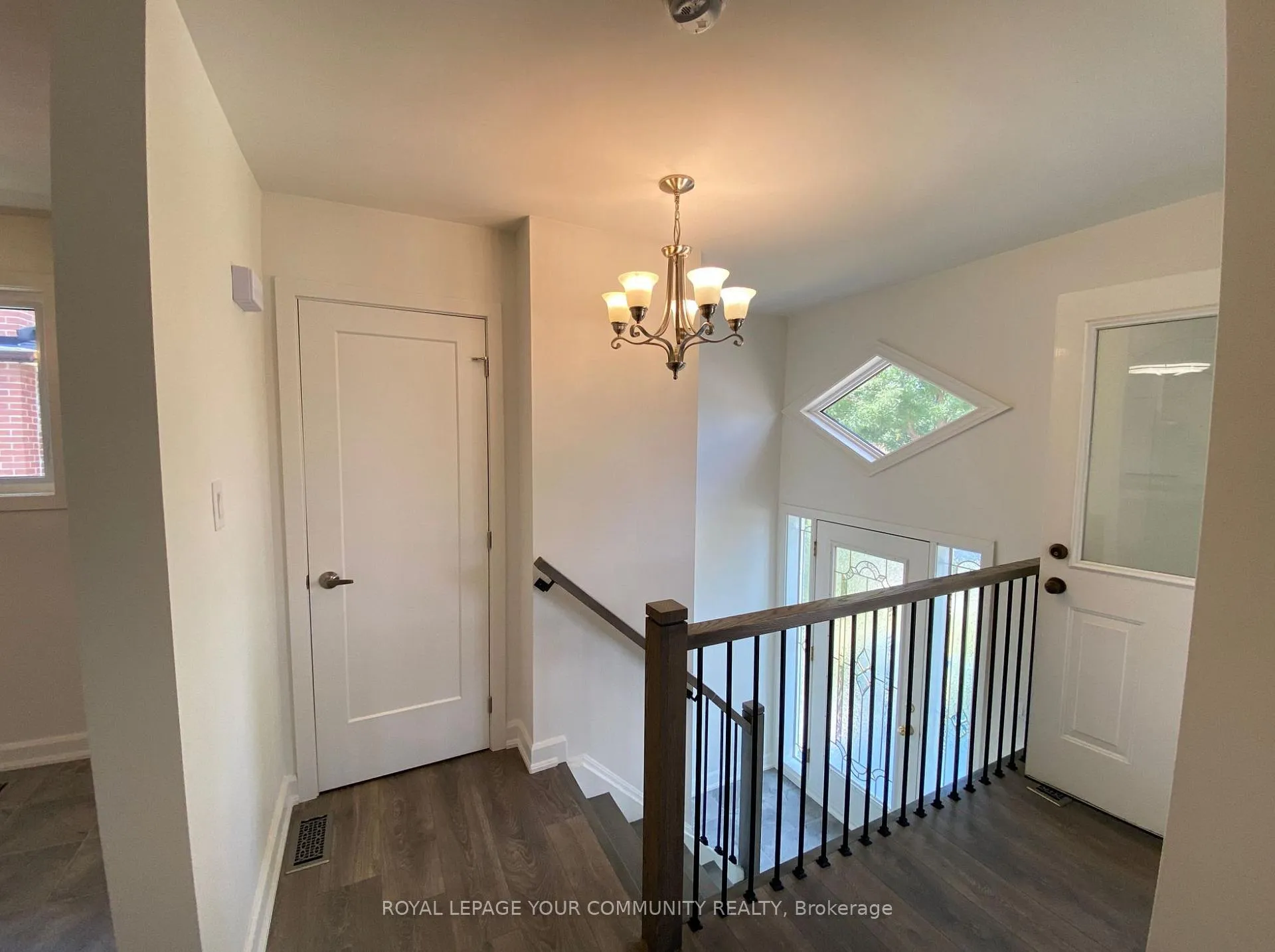 Photo 4 of Unit Upper Lvl, 35 Raymond Road, Vaughan, West Woodbridge — HOMEH