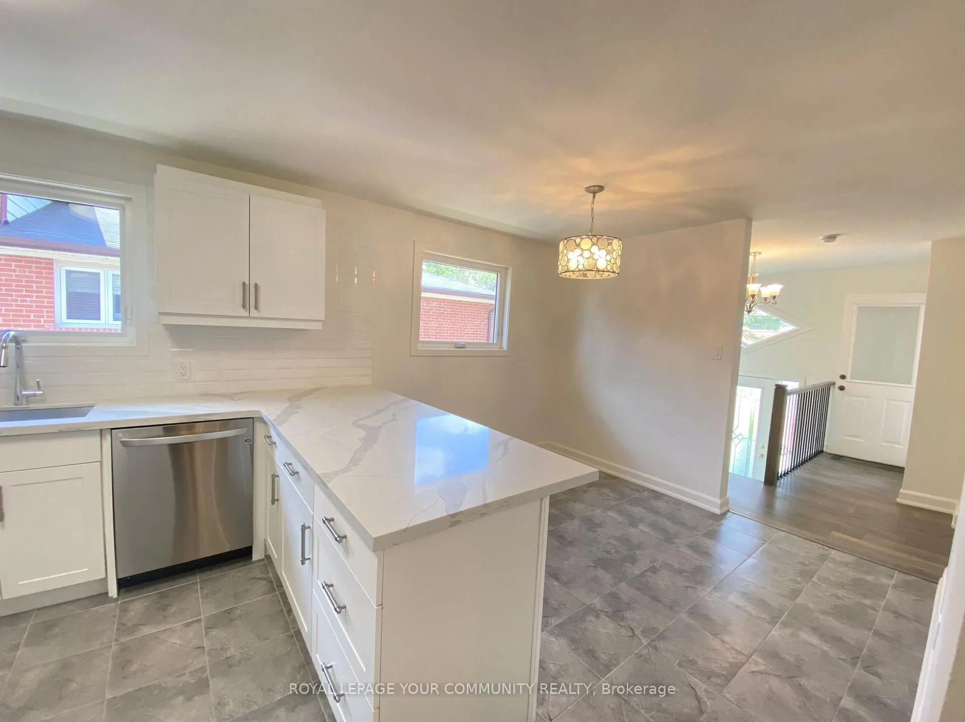 Photo 6 of Unit Upper Lvl, 35 Raymond Road, Vaughan, West Woodbridge — HOMEH
