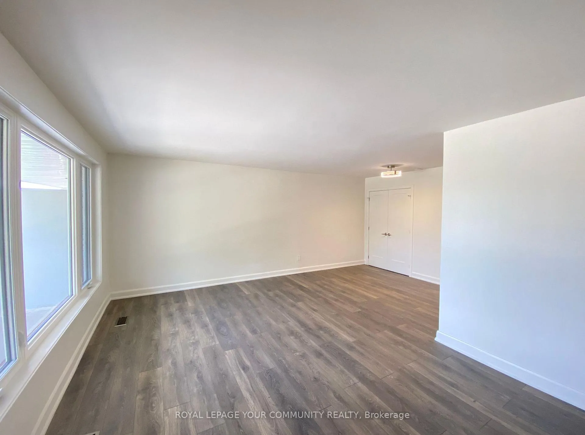 Photo 8 of Unit Upper Lvl, 35 Raymond Road, Vaughan, West Woodbridge — HOMEH