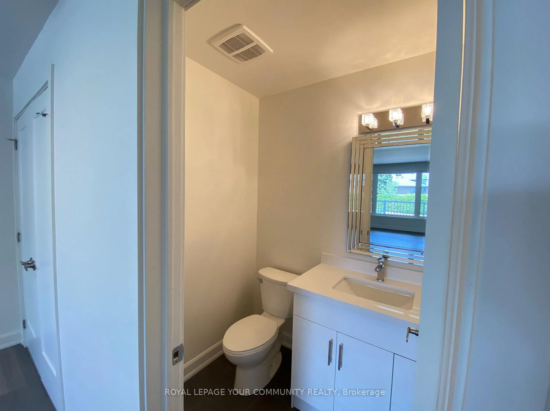 Photo 9 of Unit Upper Lvl, 35 Raymond Road, Vaughan, West Woodbridge — HOMEH