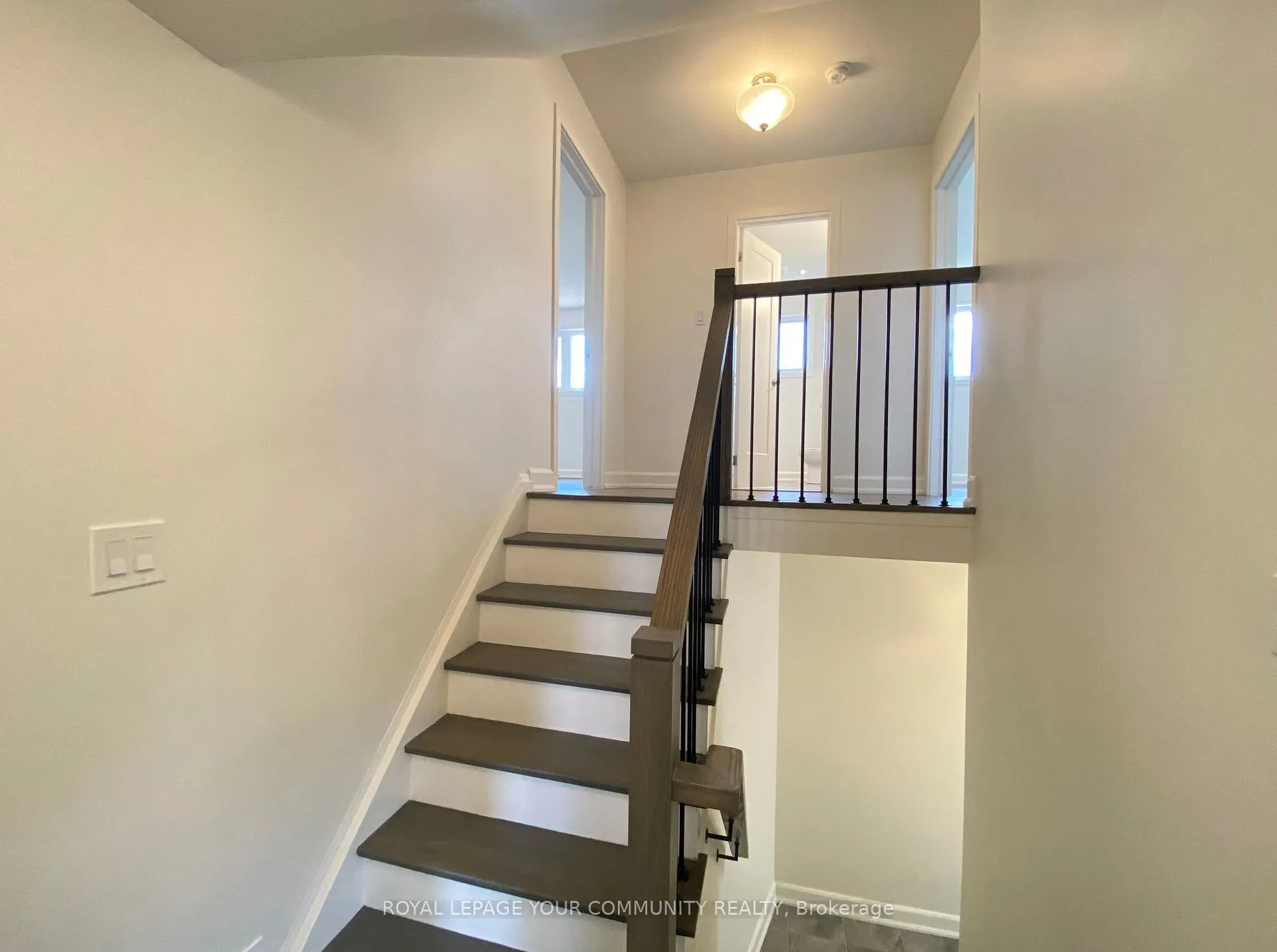 Photo 10 of Unit Upper Lvl, 35 Raymond Road, Vaughan, West Woodbridge — HOMEH