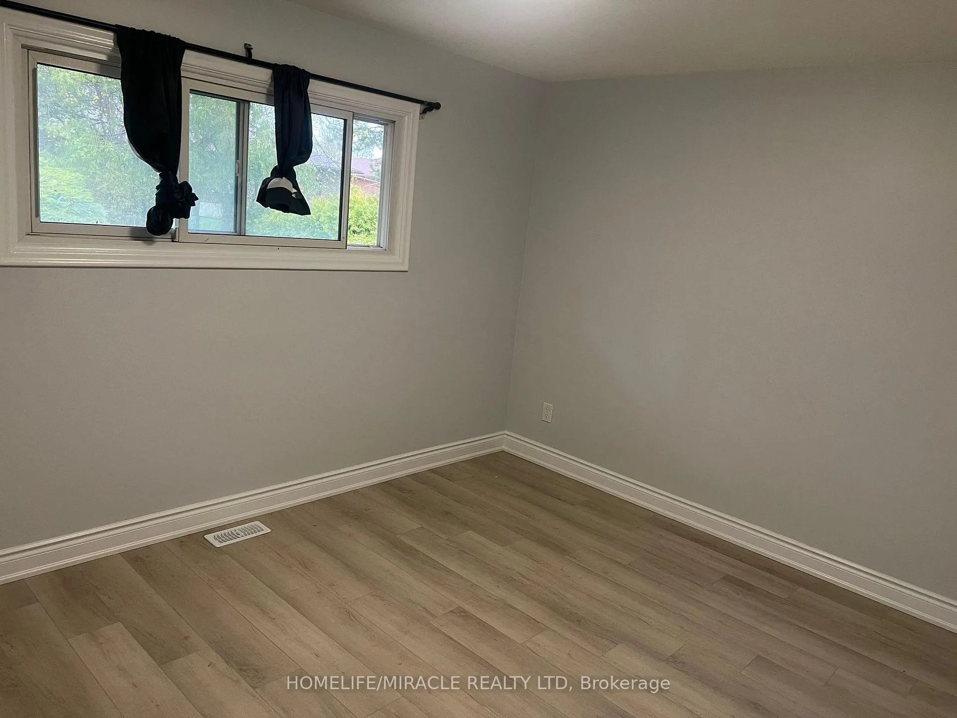 Photo 9 of 430 Rossland Road W, Oshawa, McLaughlin — HOMEH
