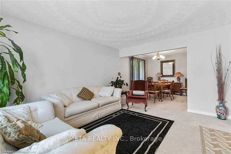 Photo 5 of 90 Penelope Drive W, Kitchener, Forest Heights — HOMEH