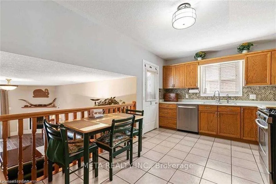 Photo 11 of 90 Penelope Drive W, Kitchener, Forest Heights — HOMEH