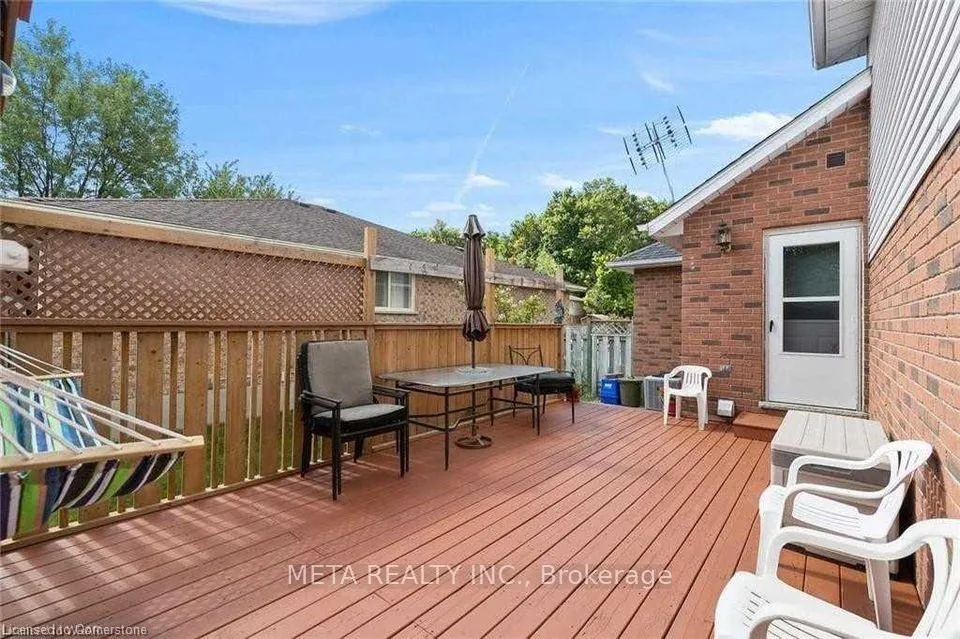 Photo 18 of 90 Penelope Drive W, Kitchener, Forest Heights — HOMEH