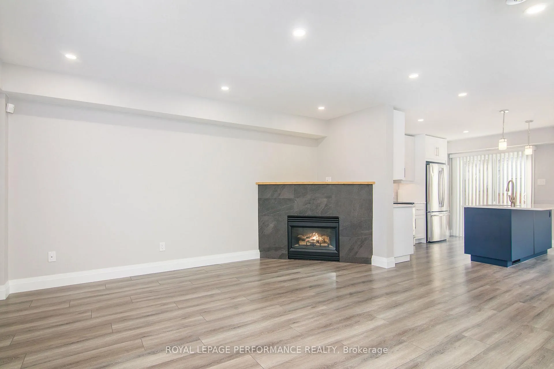 Photo 4 of 137 Central Park Drive, Ottawa, Central Park — HOMEH