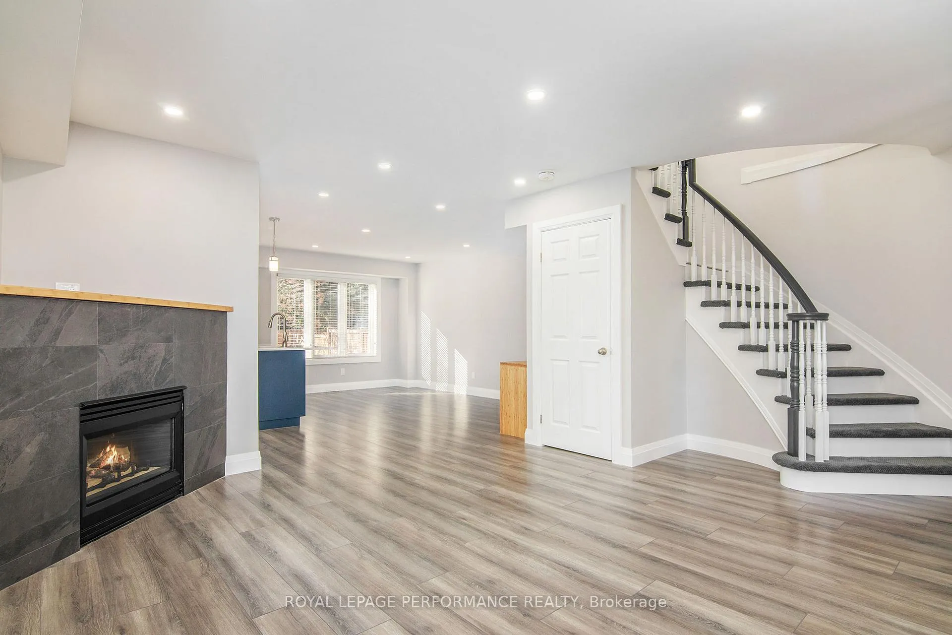 Photo 5 of 137 Central Park Drive, Ottawa, Central Park — HOMEH