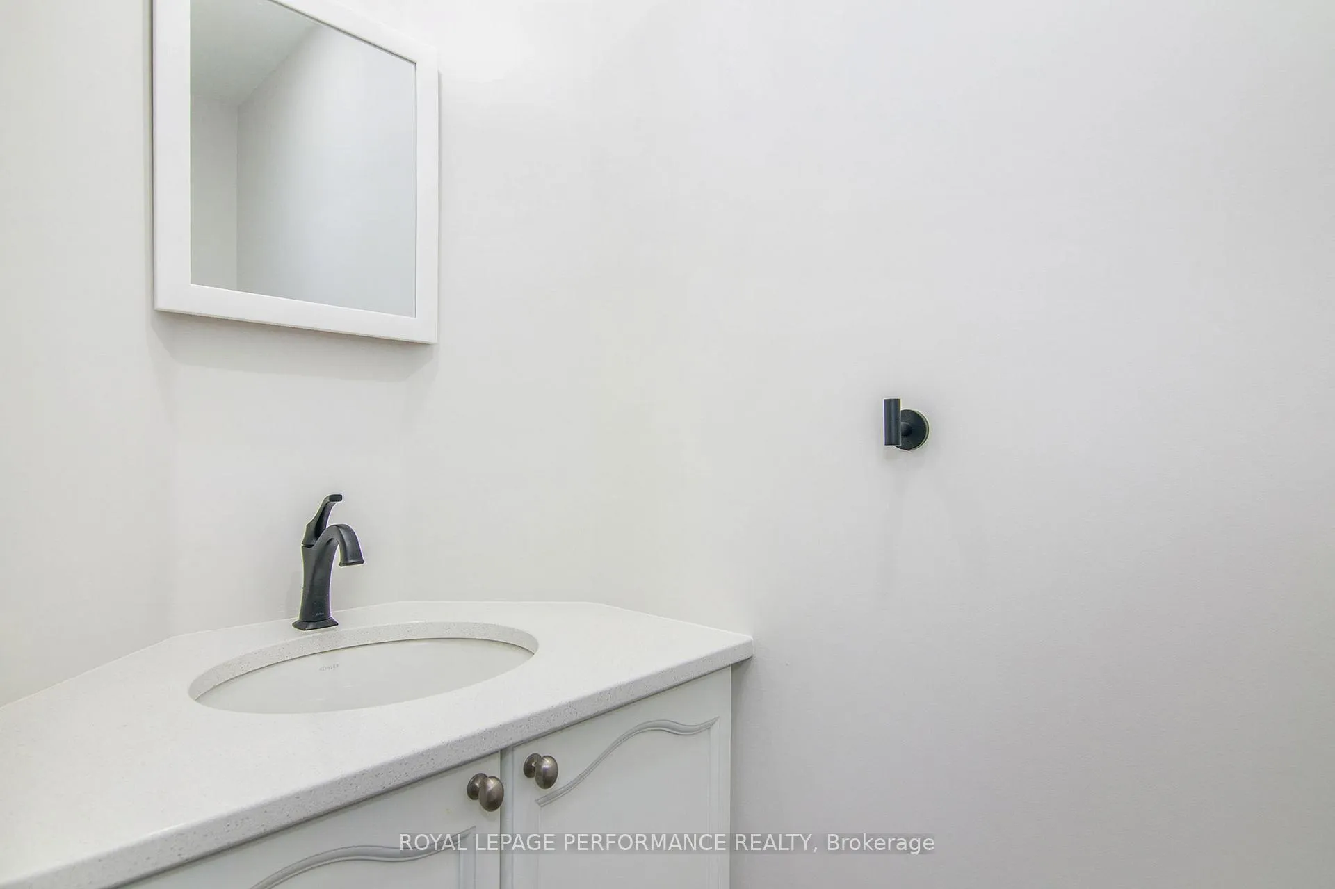 Photo 6 of 137 Central Park Drive, Ottawa, Central Park — HOMEH