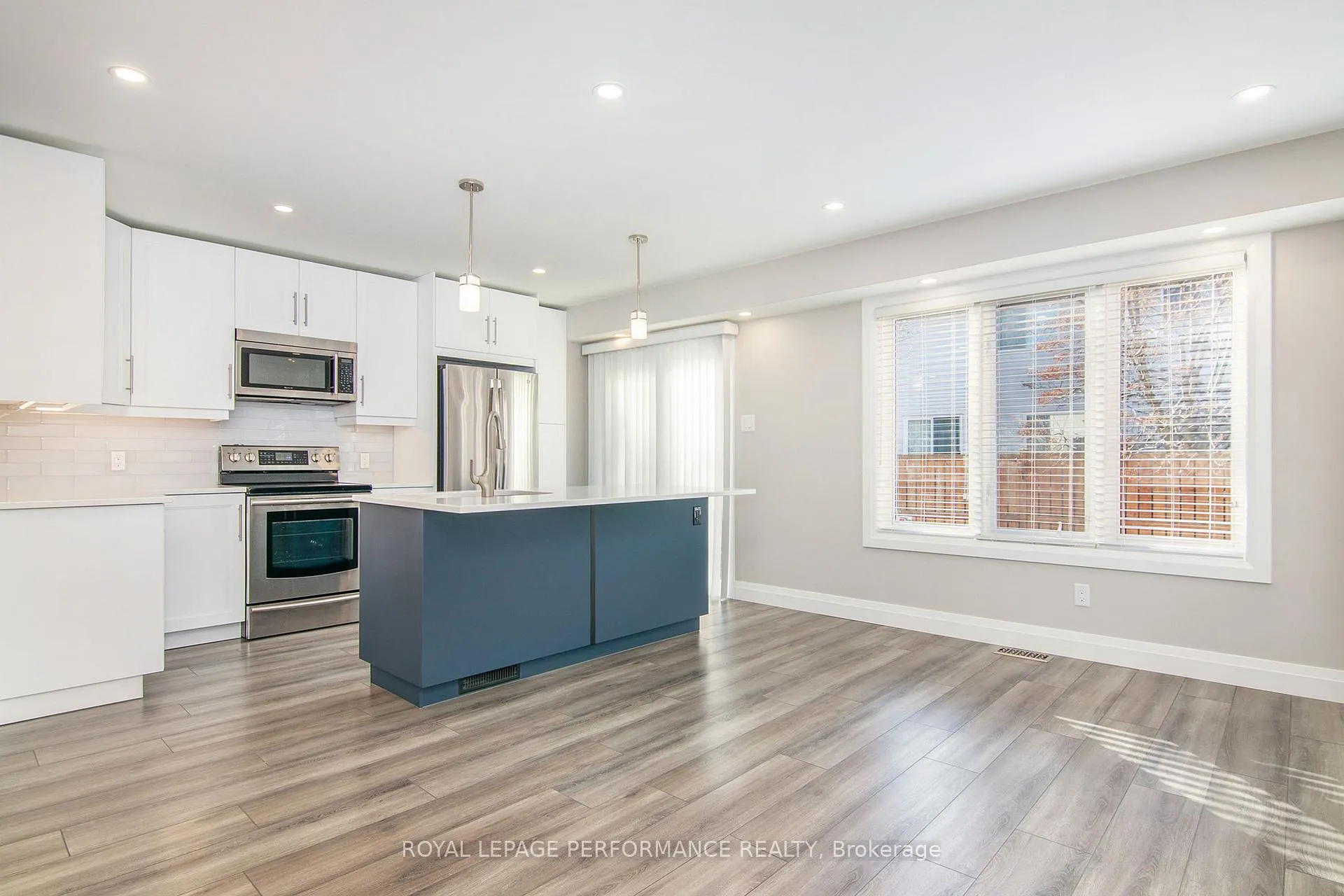 Photo 7 of 137 Central Park Drive, Ottawa, Central Park — HOMEH