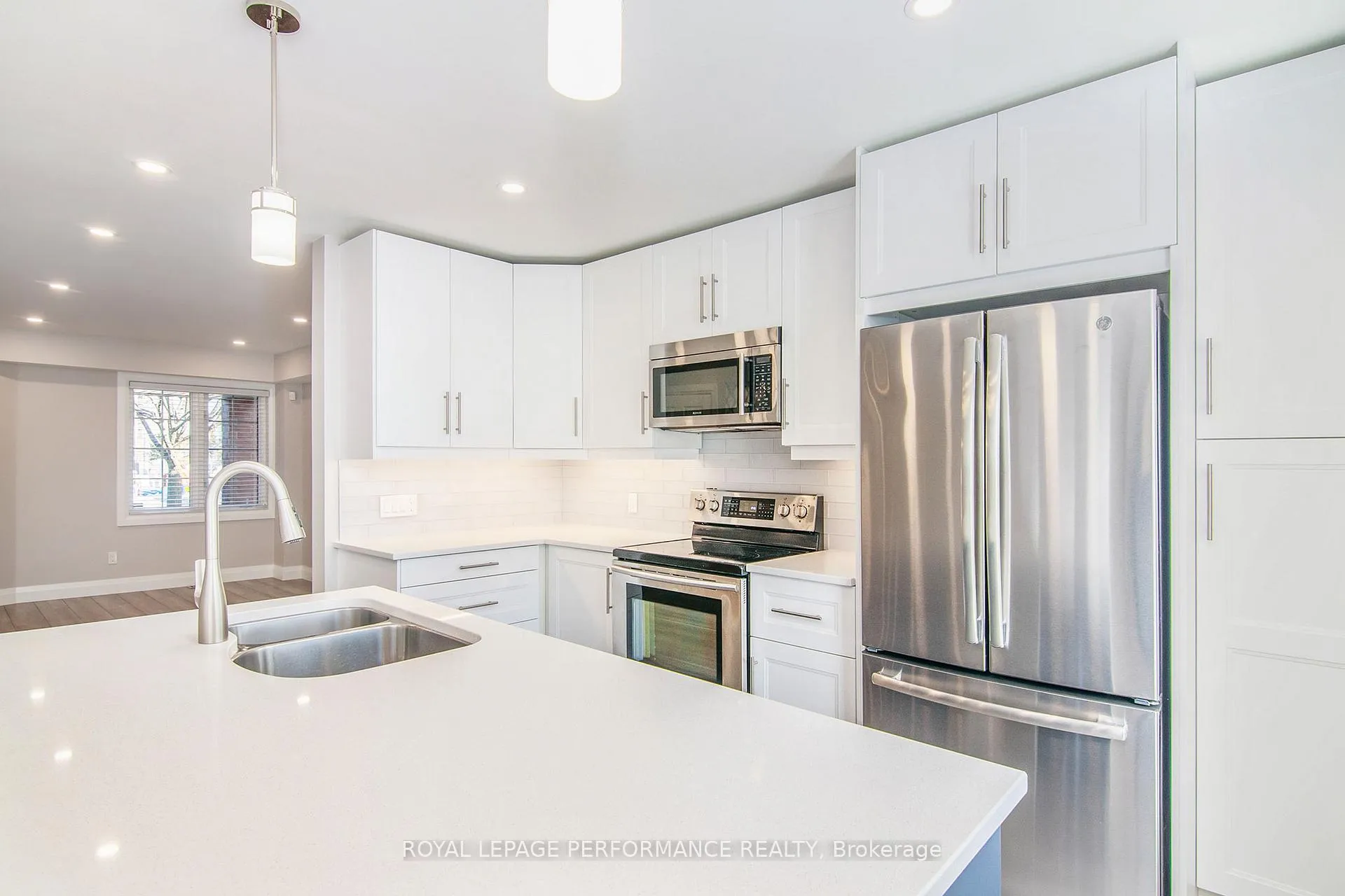 Photo 9 of 137 Central Park Drive, Ottawa, Central Park — HOMEH