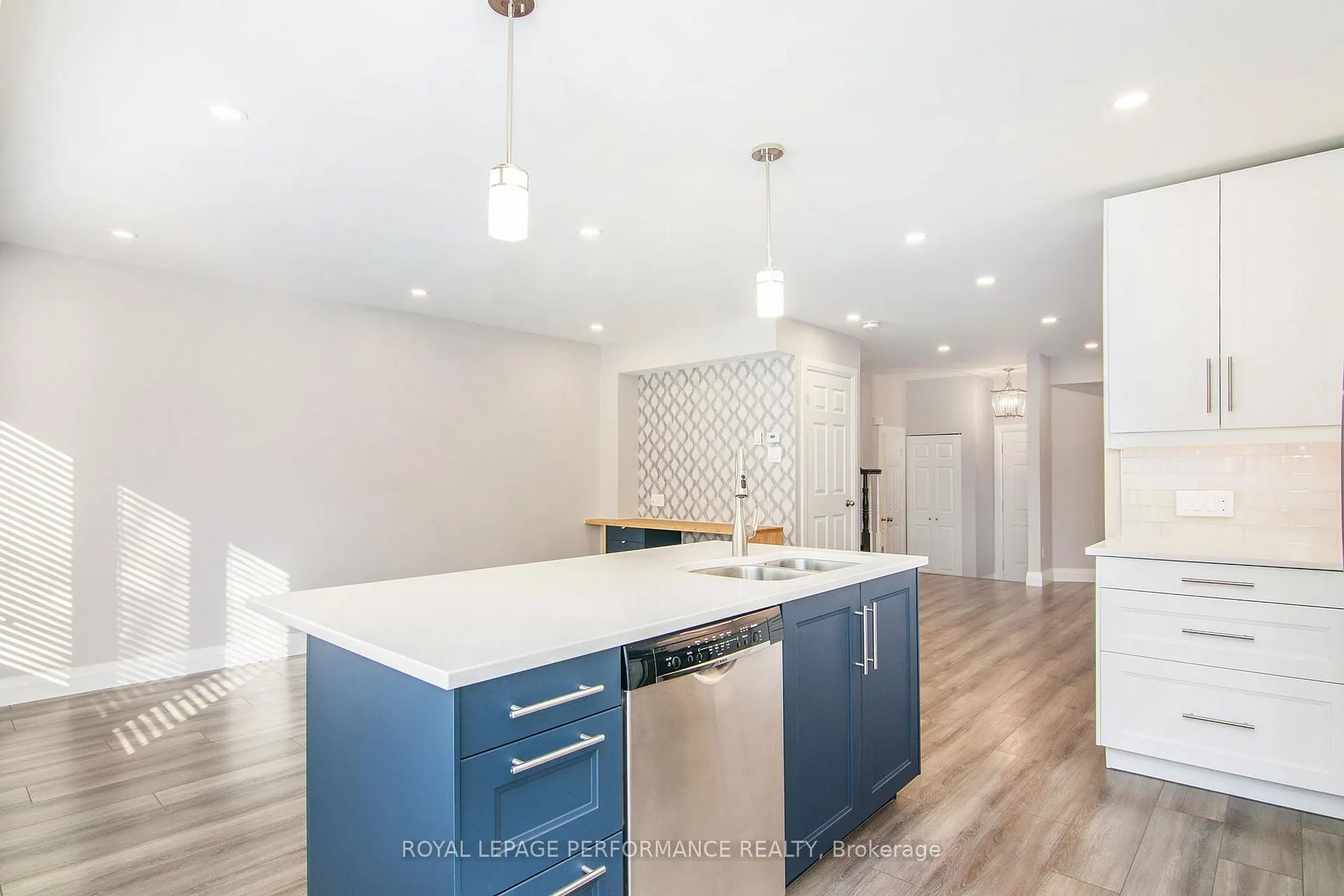 Photo 10 of 137 Central Park Drive, Ottawa, Central Park — HOMEH