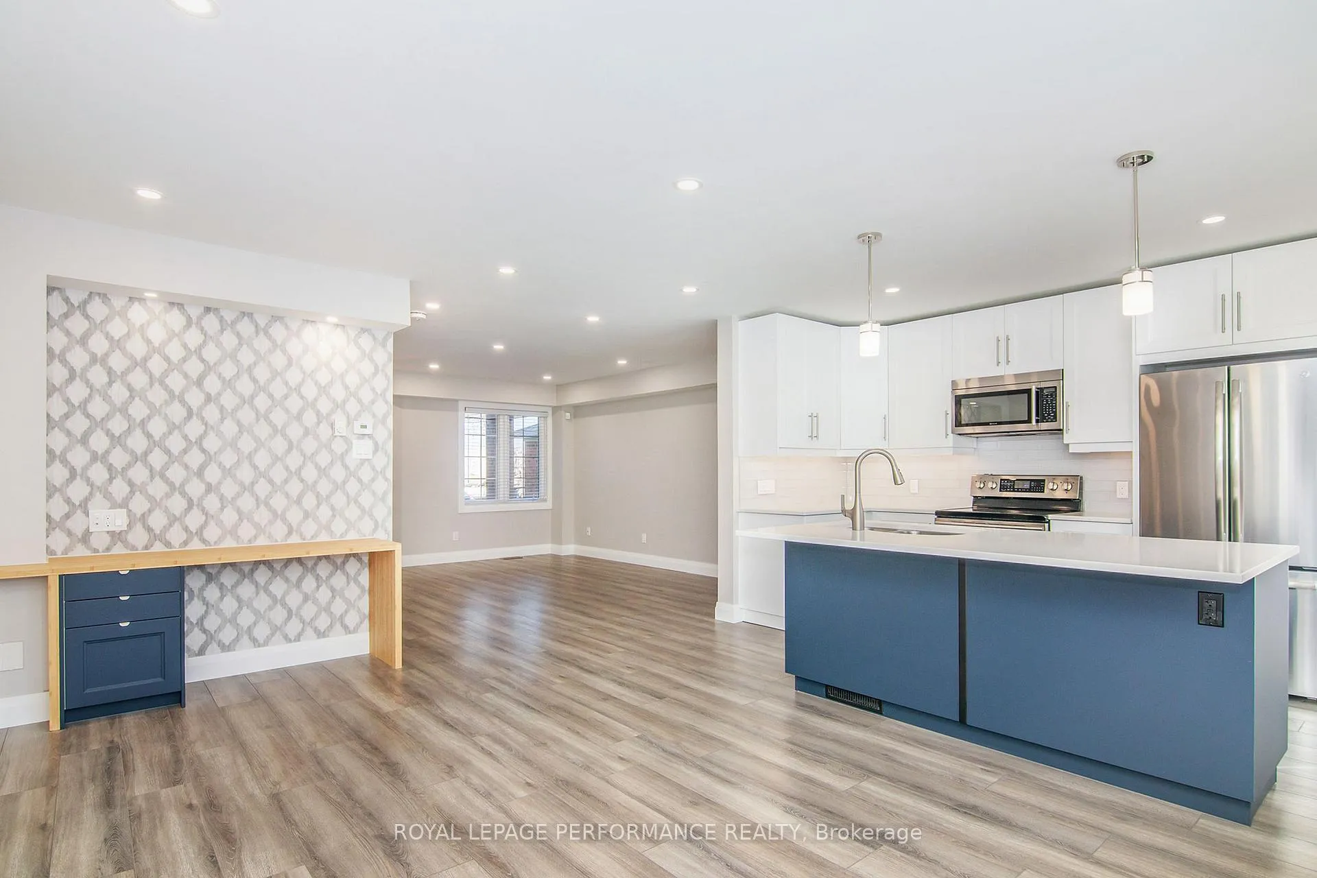Photo 11 of 137 Central Park Drive, Ottawa, Central Park — HOMEH