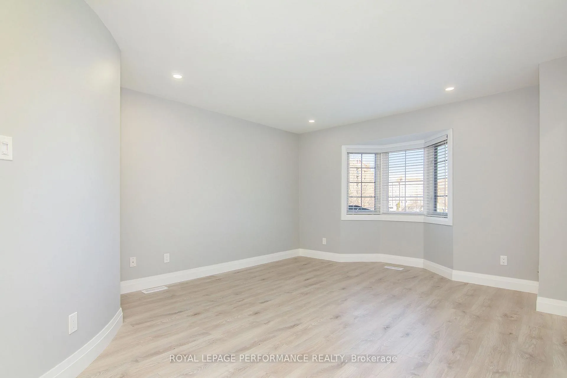 Photo 13 of 137 Central Park Drive, Ottawa, Central Park — HOMEH