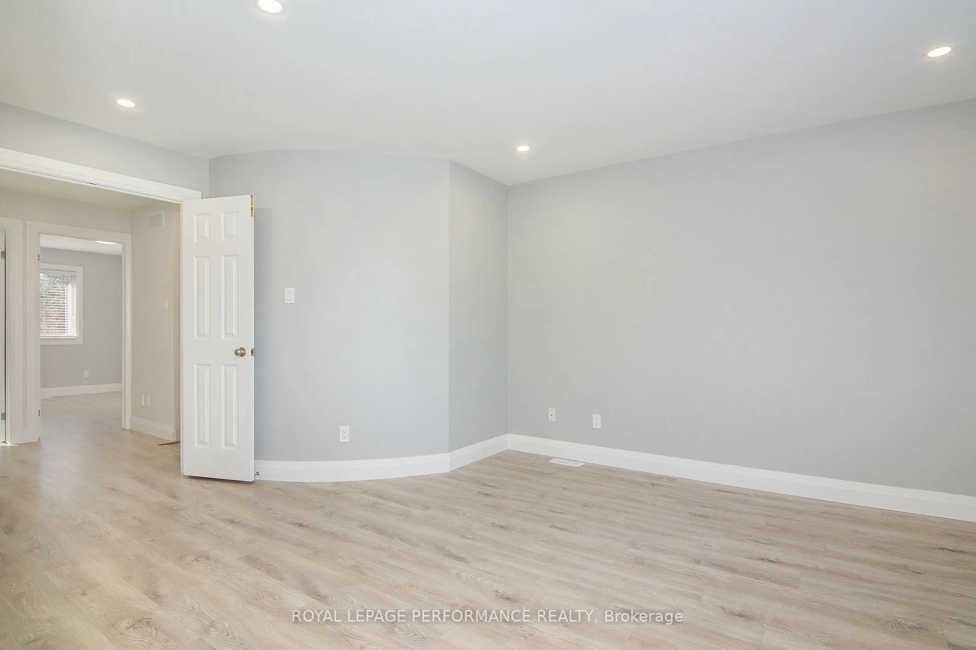 Photo 14 of 137 Central Park Drive, Ottawa, Central Park — HOMEH