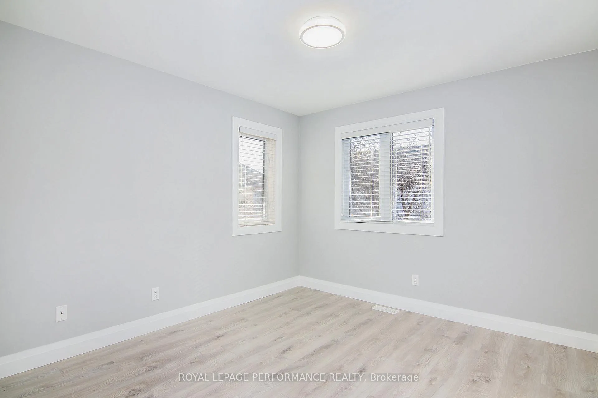 Photo 18 of 137 Central Park Drive, Ottawa, Central Park — HOMEH