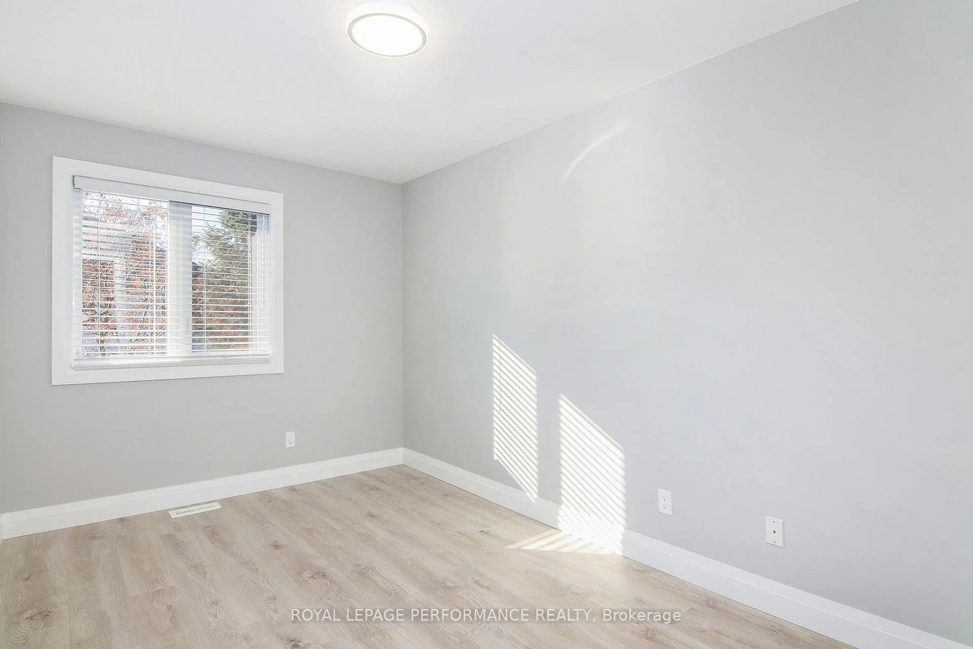 Photo 19 of 137 Central Park Drive, Ottawa, Central Park — HOMEH