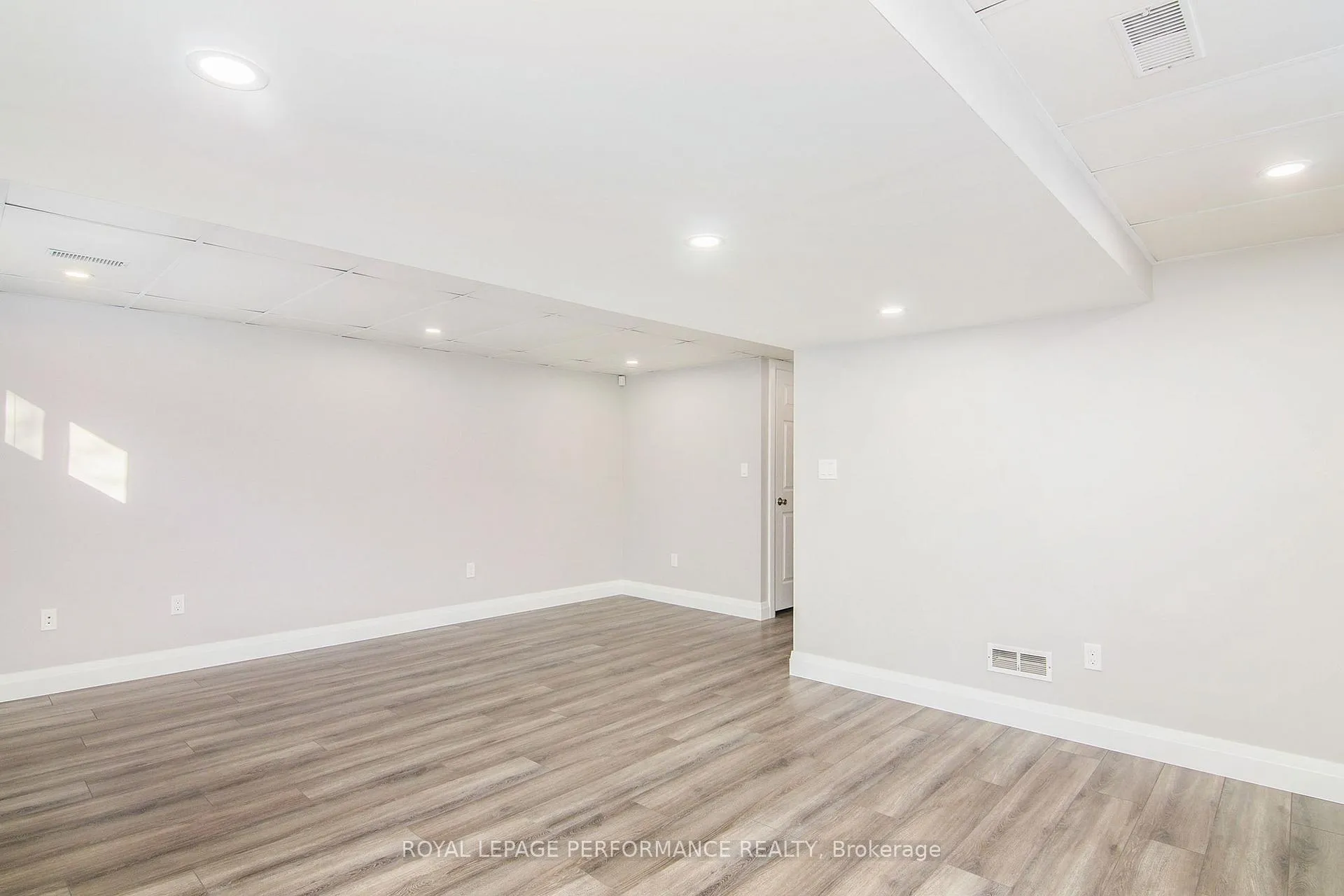 Photo 21 of 137 Central Park Drive, Ottawa, Central Park — HOMEH