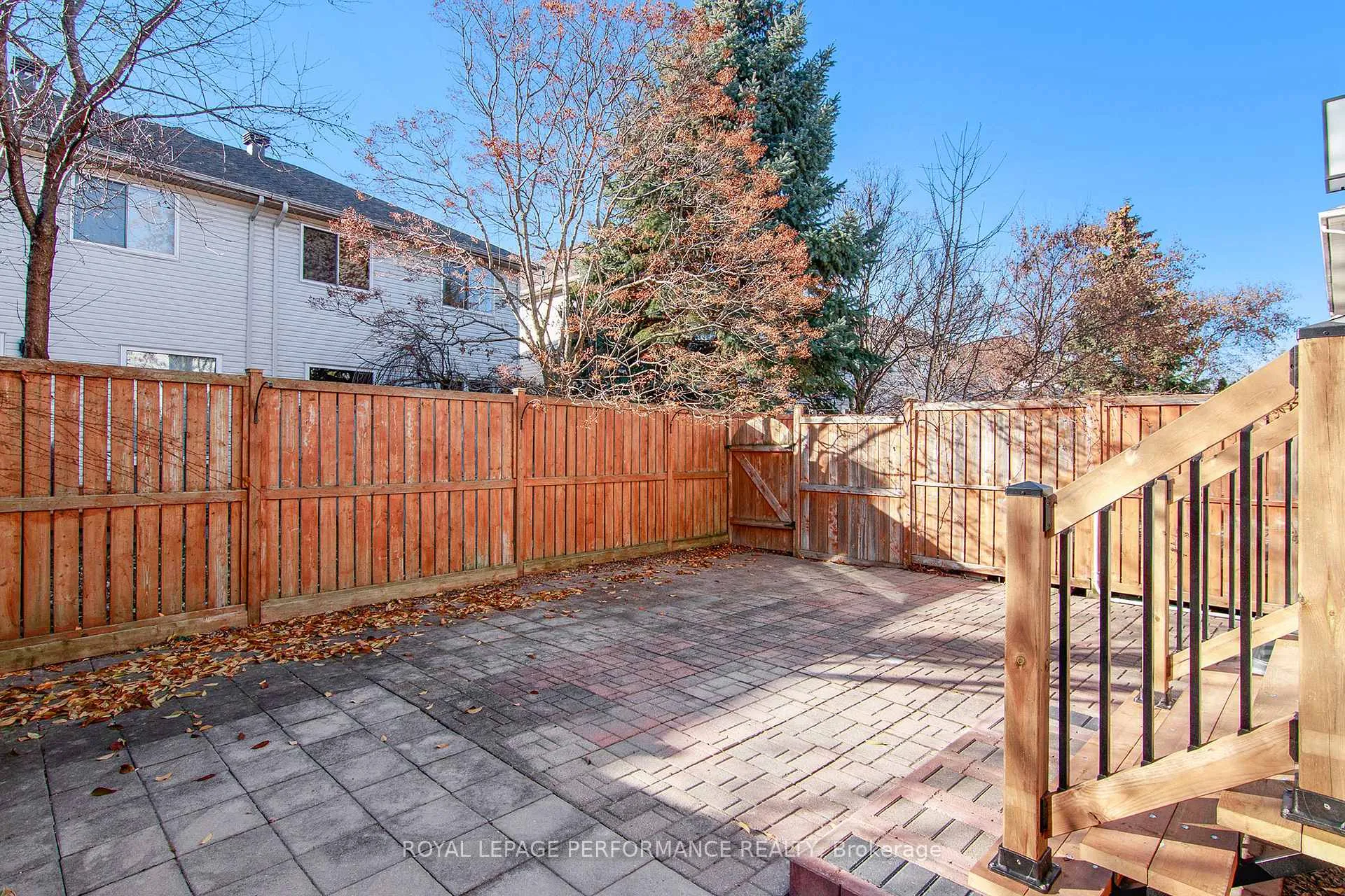 Photo 24 of 137 Central Park Drive, Ottawa, Central Park — HOMEH