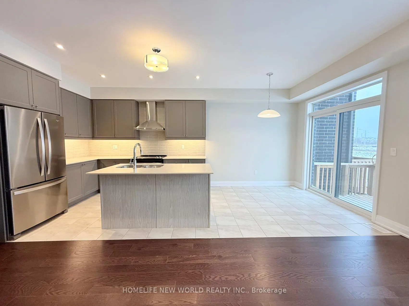 Photo 3 of 805 Smoothwater Lane, Pickering, Rural Pickering — HOMEH