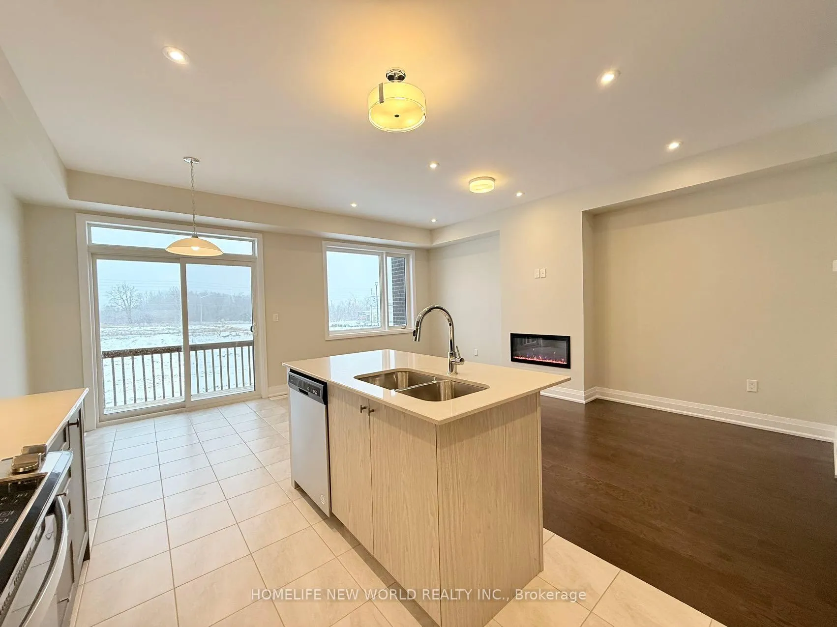 Photo 4 of 805 Smoothwater Lane, Pickering, Rural Pickering — HOMEH