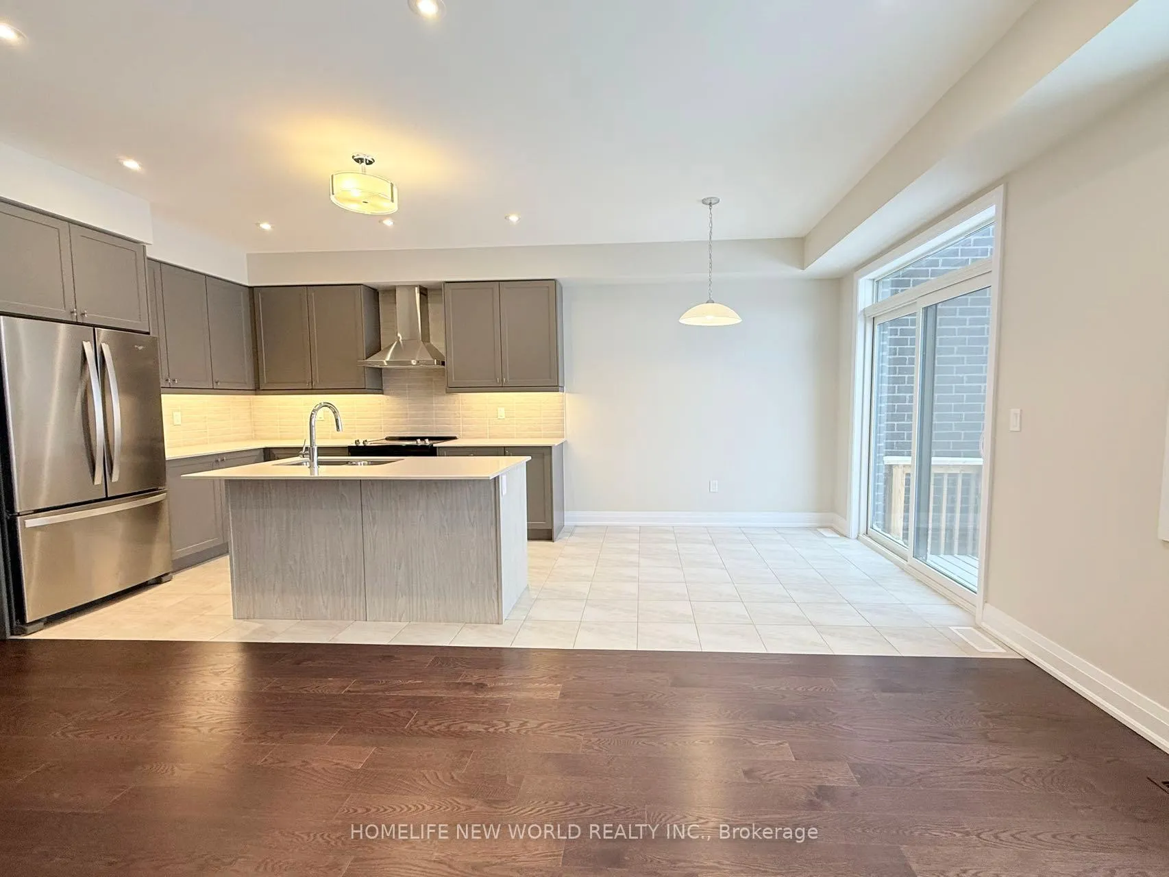 Photo 5 of 805 Smoothwater Lane, Pickering, Rural Pickering — HOMEH