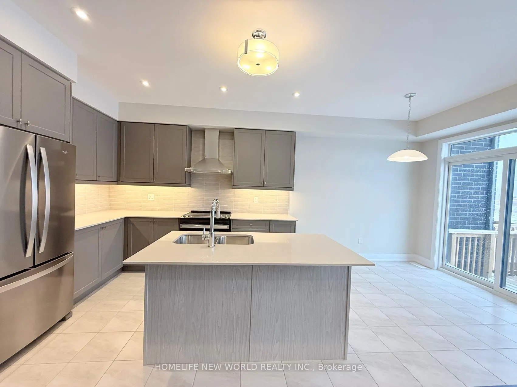 Photo 6 of 805 Smoothwater Lane, Pickering, Rural Pickering — HOMEH