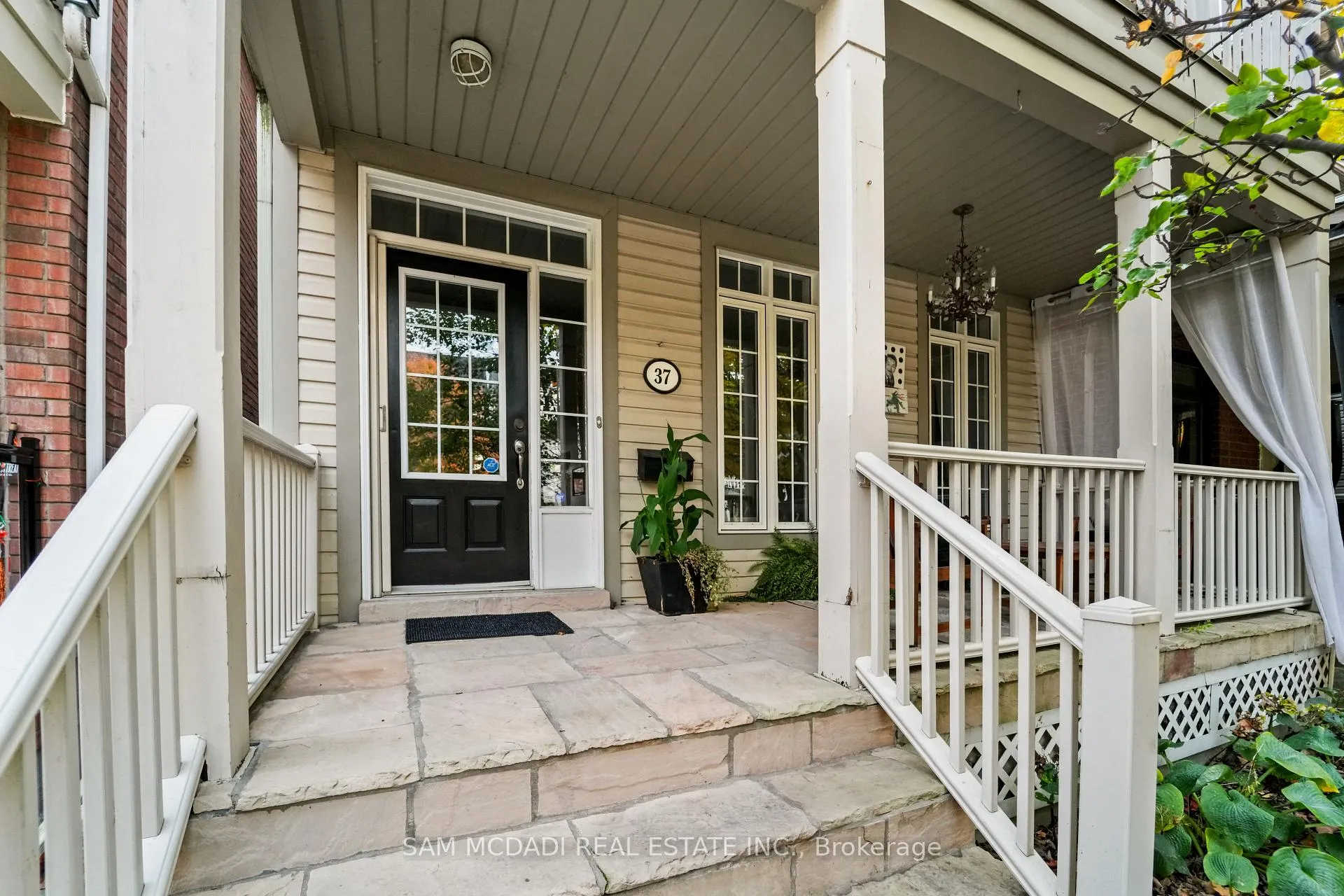 Photo 3 of 37 Winners Circle, Toronto, The Beaches — HOMEH
