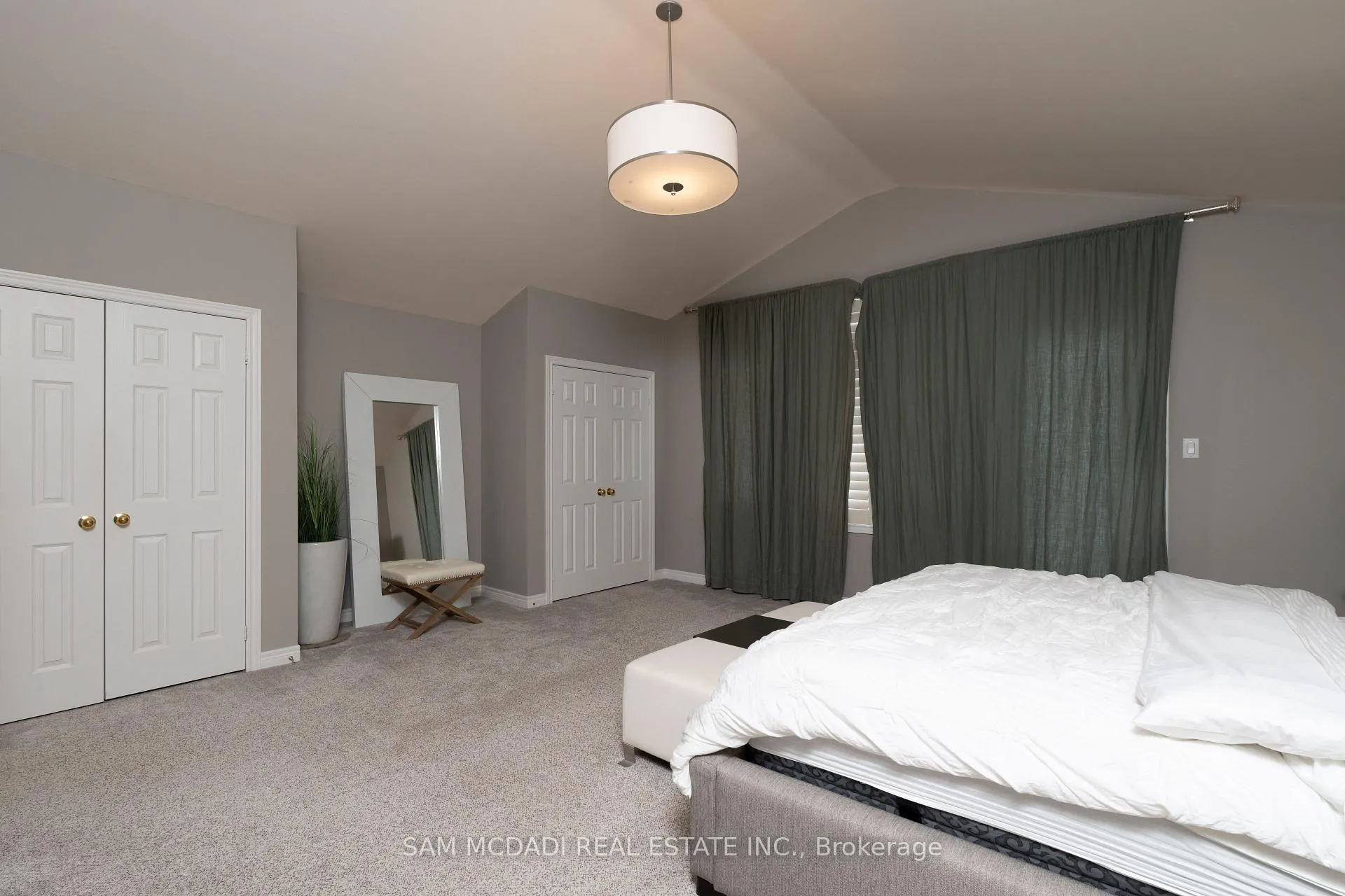 Photo 25 of 37 Winners Circle, Toronto, The Beaches — HOMEH