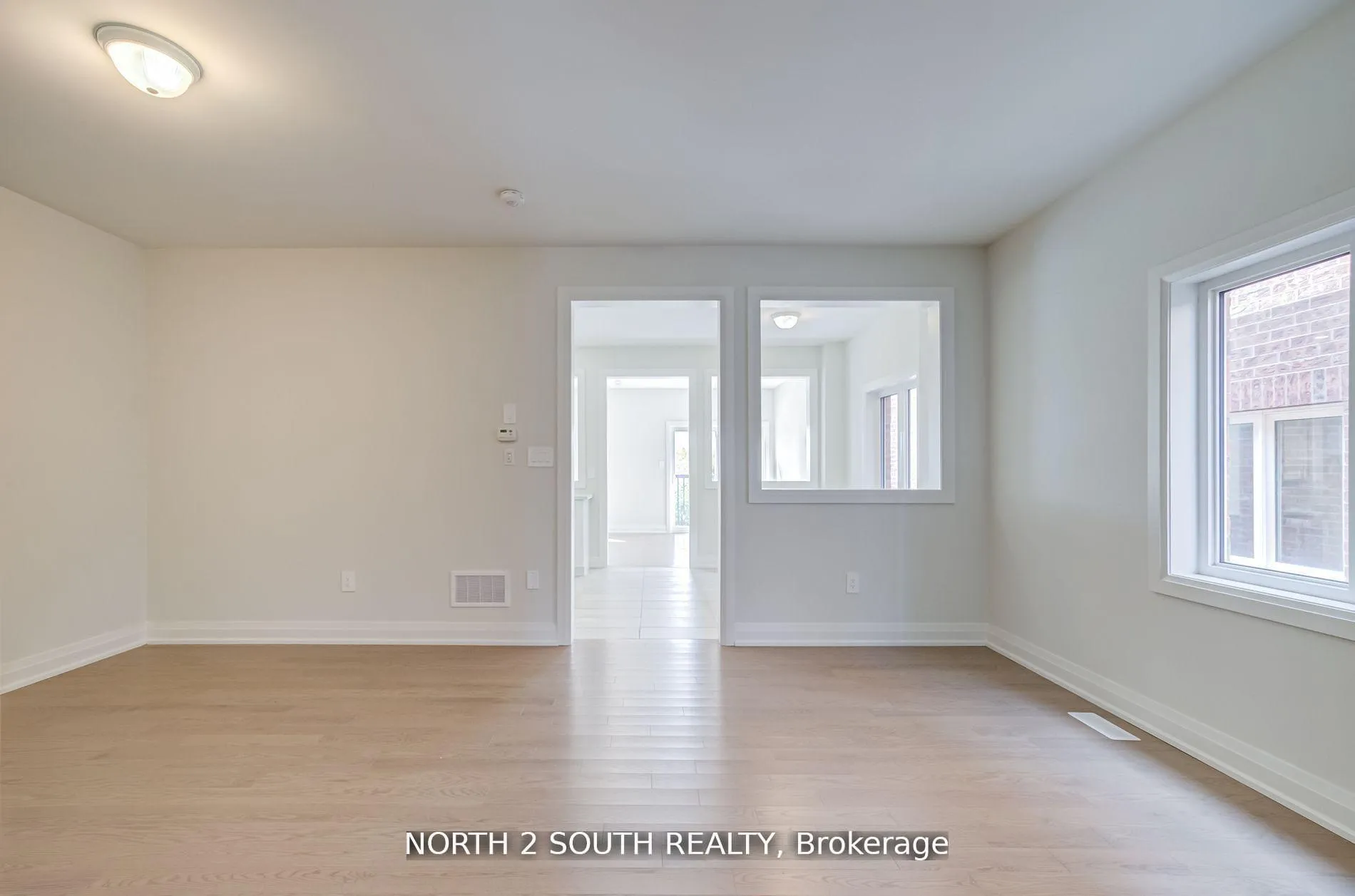 Photo 3 of 34 Virro Court, Vaughan, West Woodbridge — HOMEH