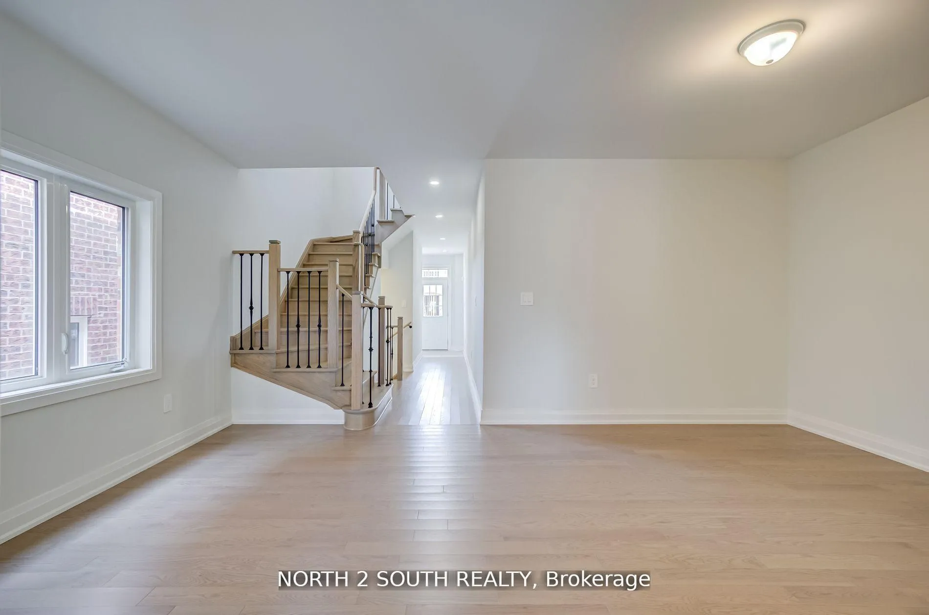 Photo 6 of 34 Virro Court, Vaughan, West Woodbridge — HOMEH