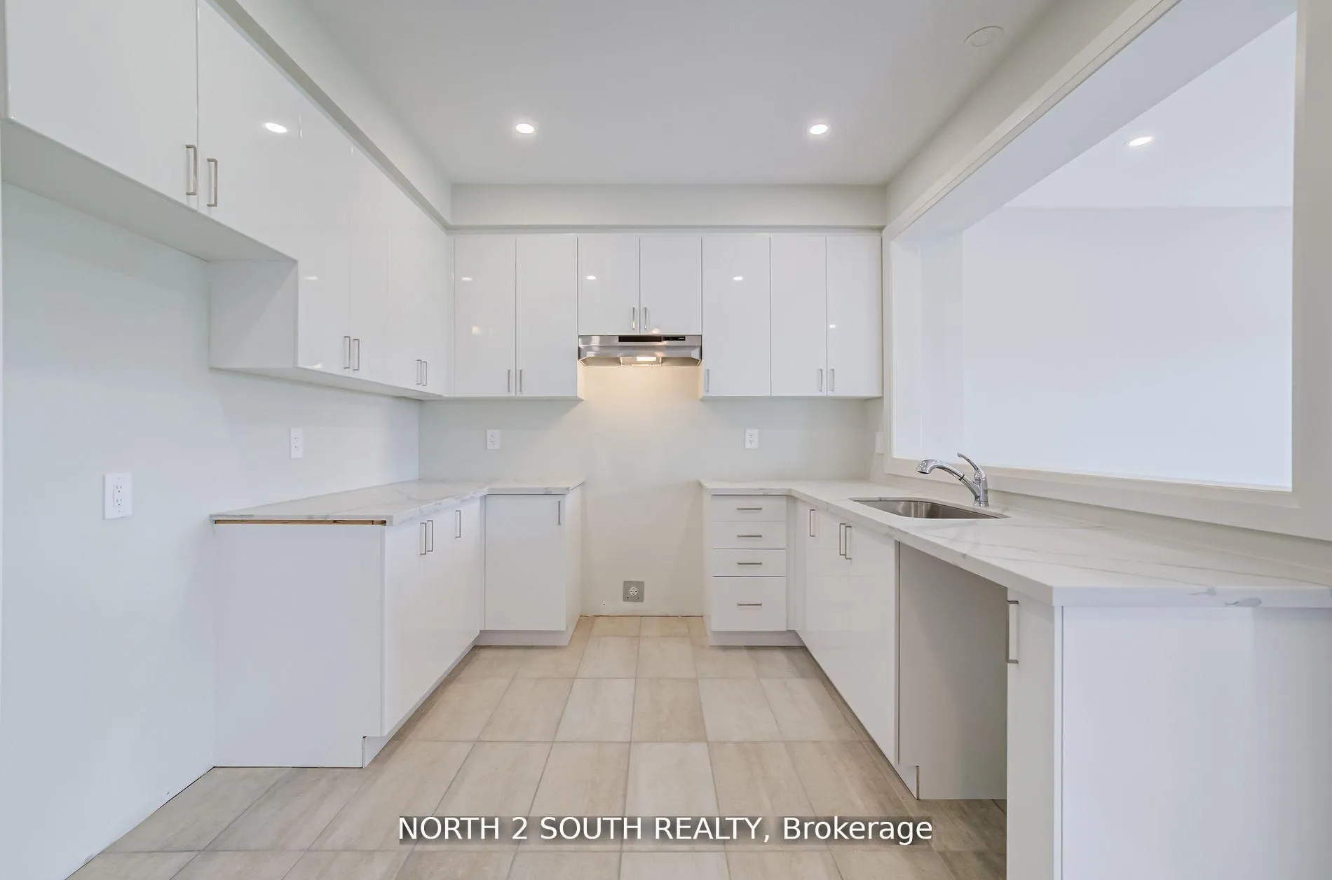 Photo 8 of 34 Virro Court, Vaughan, West Woodbridge — HOMEH