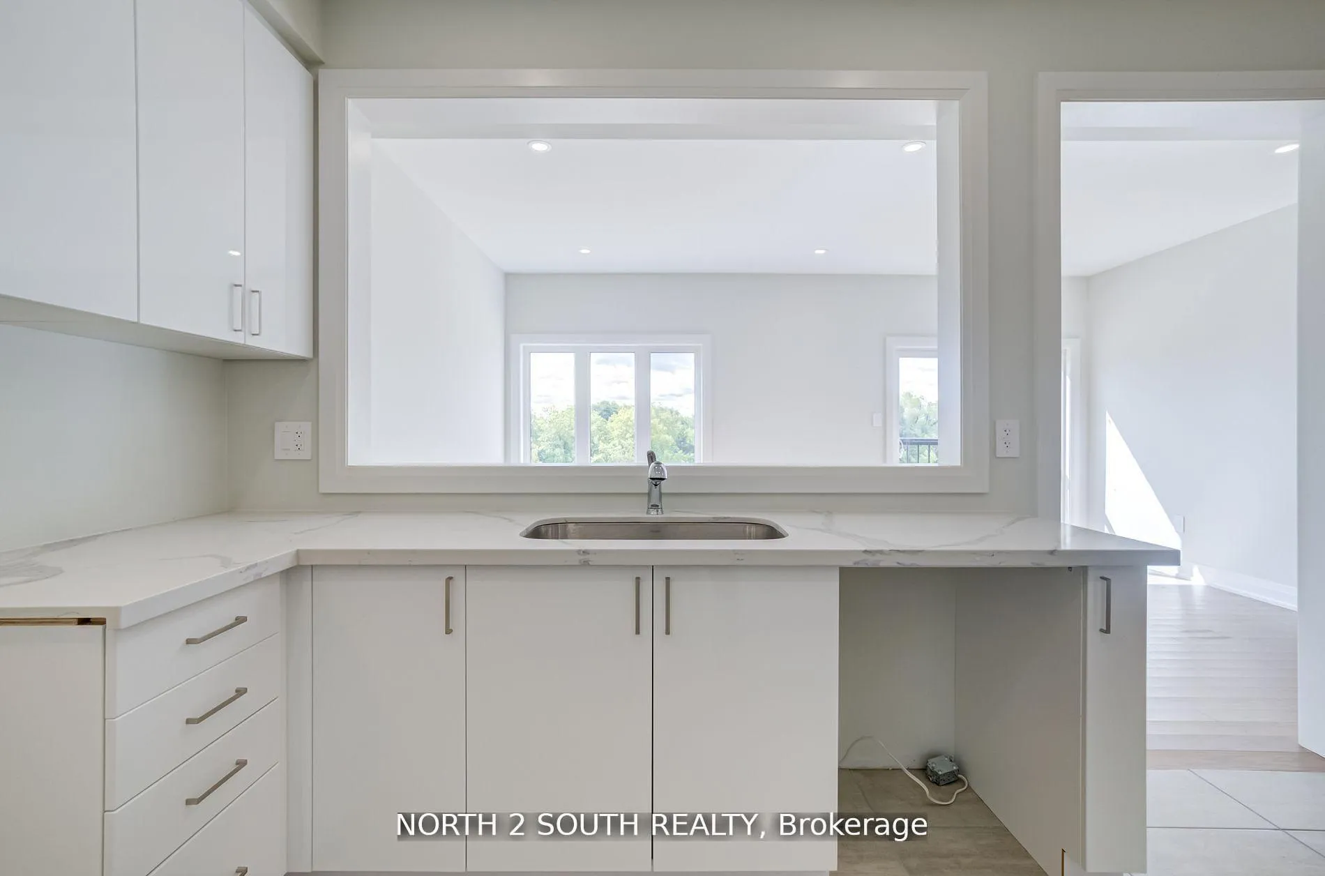 Photo 9 of 34 Virro Court, Vaughan, West Woodbridge — HOMEH