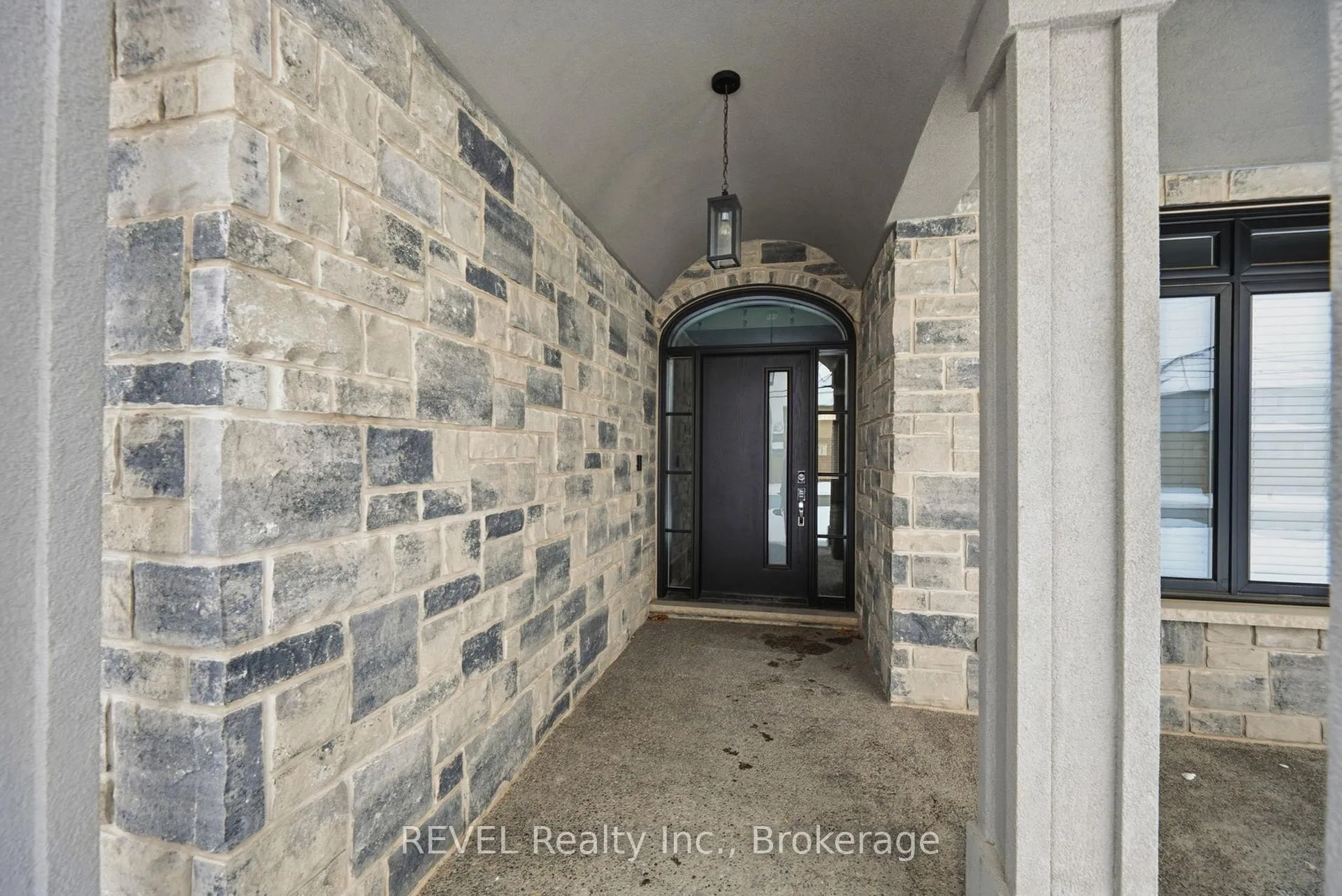 Photo 3 of 7641 Drummond Road, Niagara Falls, Oldfield — HOMEH