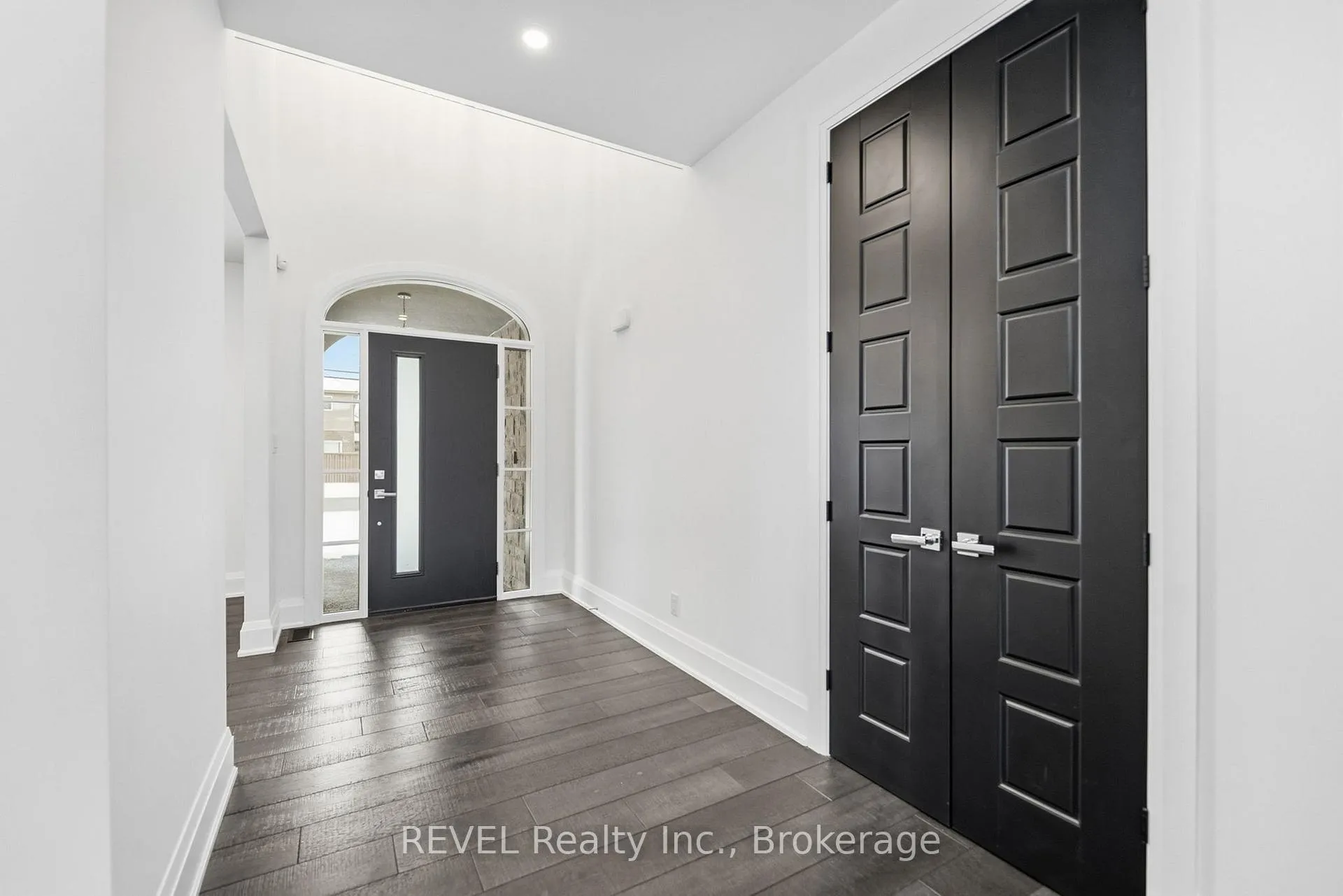 Photo 4 of 7641 Drummond Road, Niagara Falls, Oldfield — HOMEH