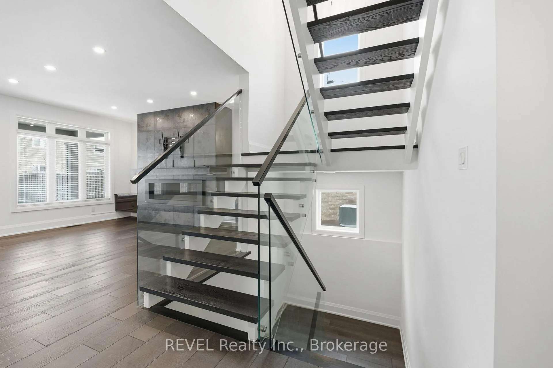 Photo 6 of 7641 Drummond Road, Niagara Falls, Oldfield — HOMEH