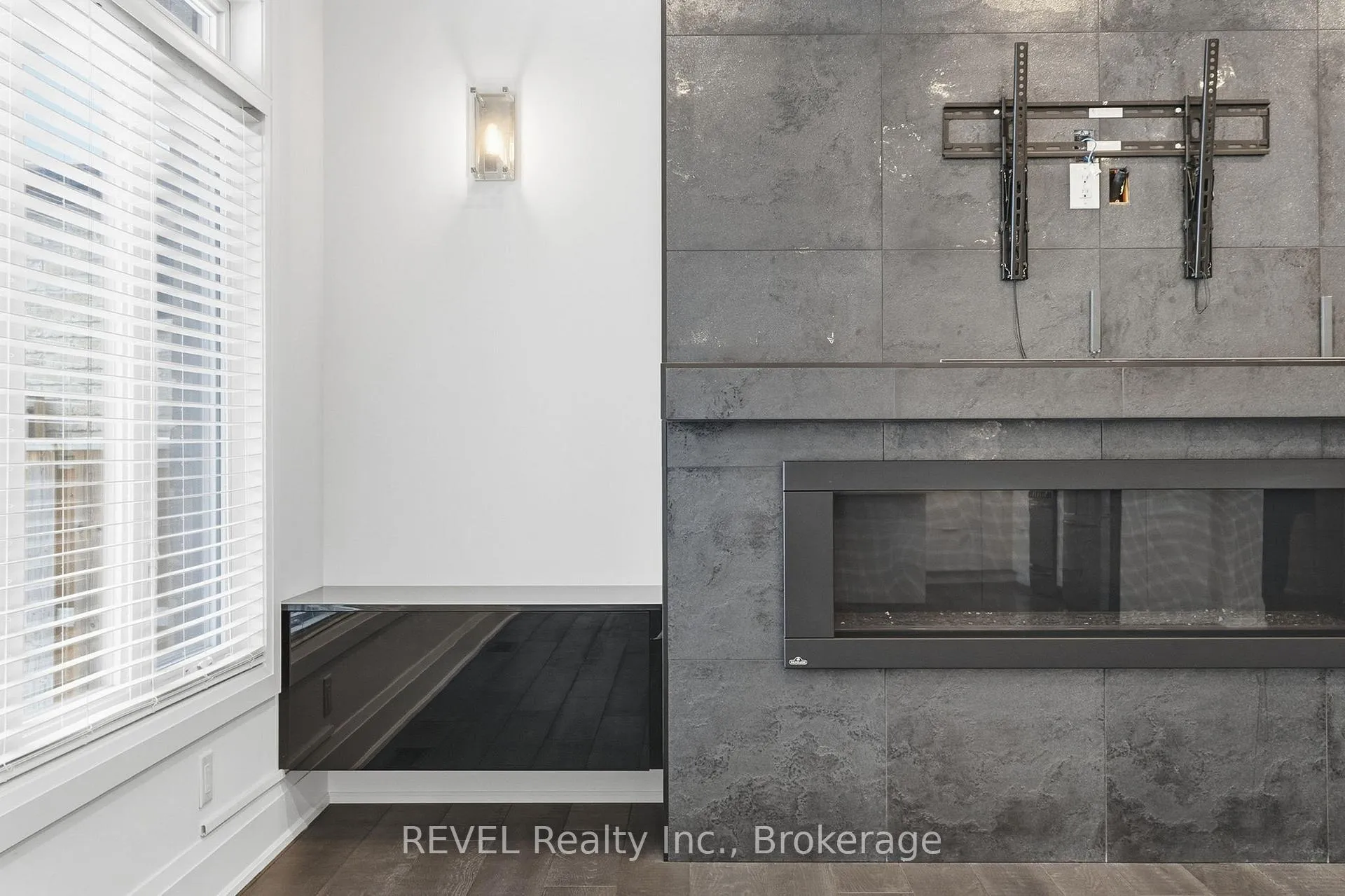Photo 10 of 7641 Drummond Road, Niagara Falls, Oldfield — HOMEH
