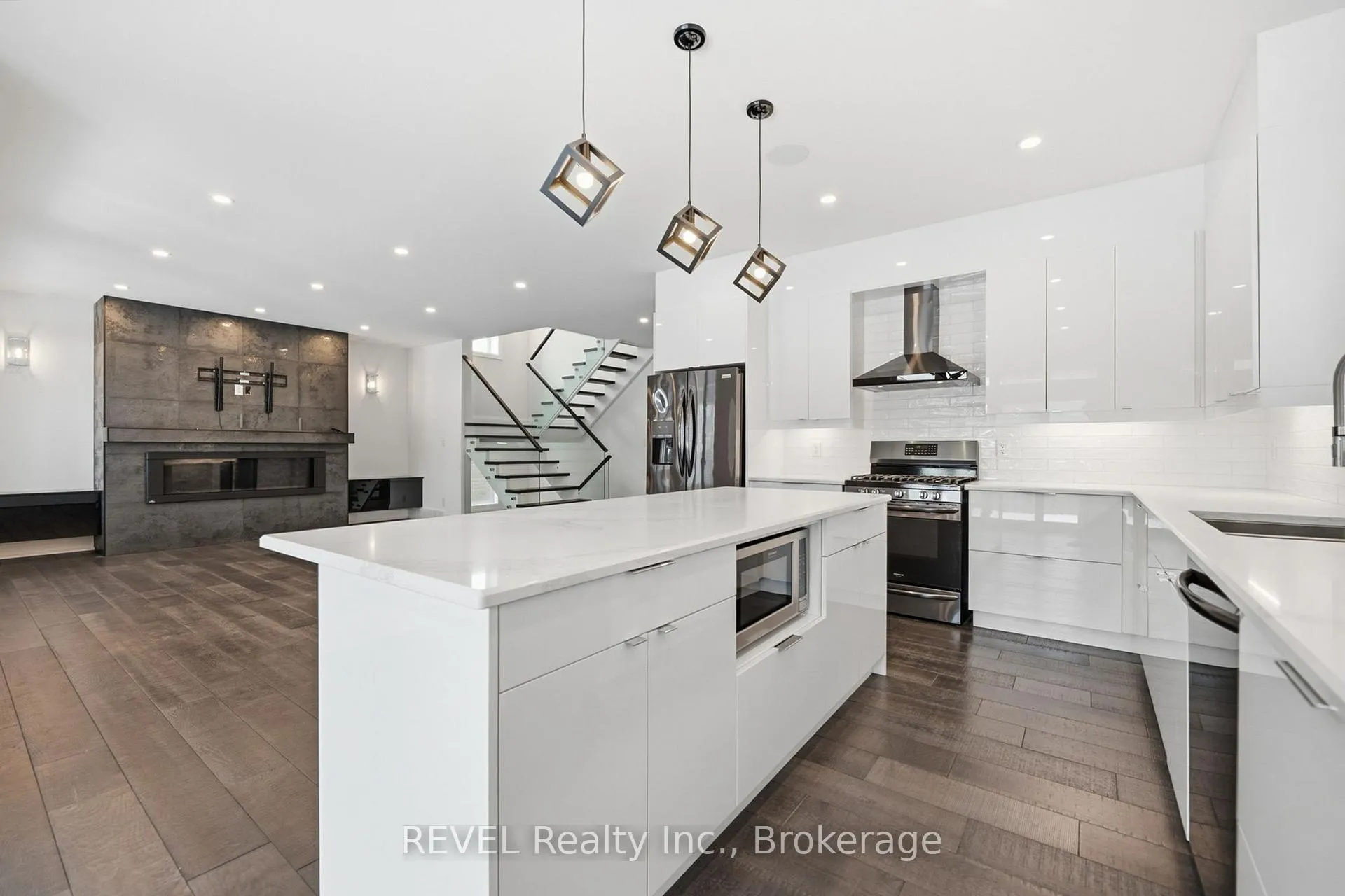 Photo 11 of 7641 Drummond Road, Niagara Falls, Oldfield — HOMEH