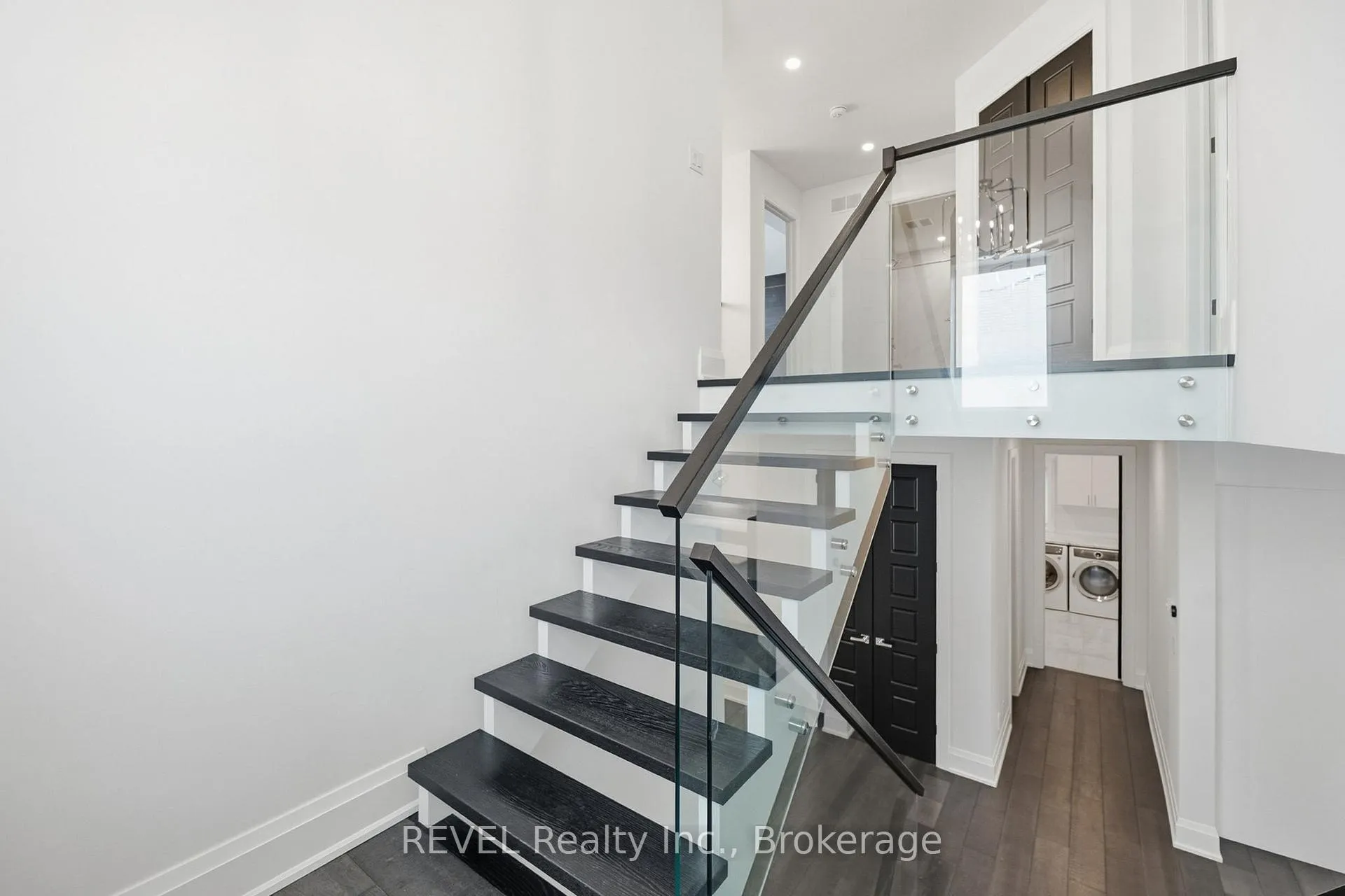 Photo 27 of 7641 Drummond Road, Niagara Falls, Oldfield — HOMEH