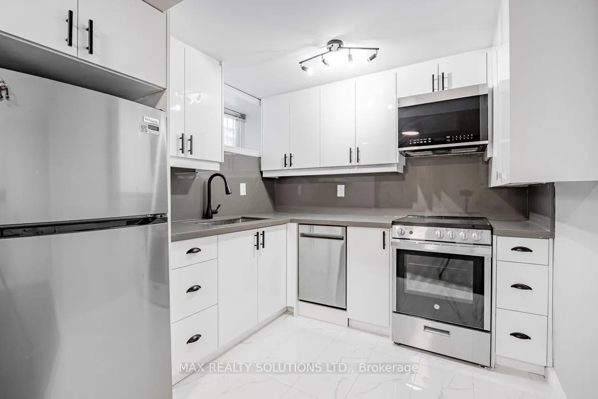 Photo 4 of Unit Lower, 38 St Germain Avenue, Toronto, Lawrence Park North — HOMEH