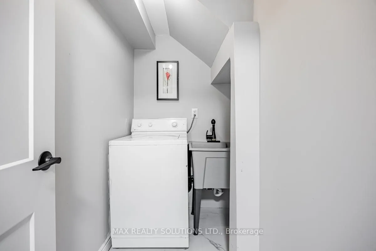 Photo 10 of Unit Lower, 38 St Germain Avenue, Toronto, Lawrence Park North — HOMEH