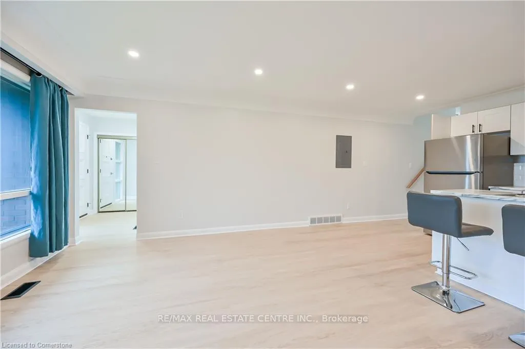 Photo 11 of Unit Upper, 738 Mohawk Road E, Hamilton, Hampton Heights — HOMEH