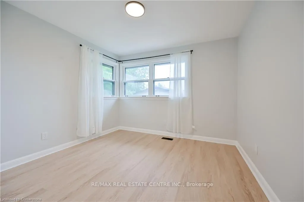 Photo 20 of Unit Upper, 738 Mohawk Road E, Hamilton, Hampton Heights — HOMEH