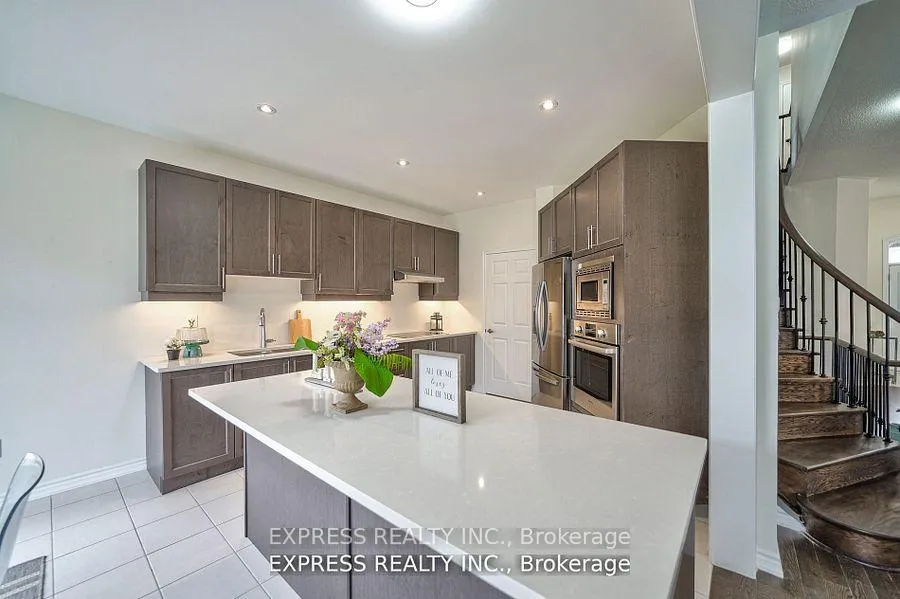 Photo 11 of 6 Morley Crescent, Whitby, Rolling Acres — HOMEH