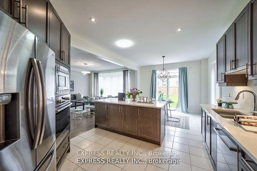Photo 12 of 6 Morley Crescent, Whitby, Rolling Acres — HOMEH