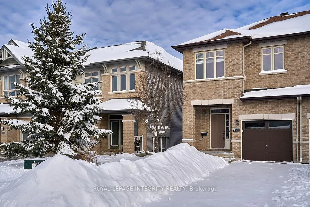Photo 3 of 950 Fletcher Circle, Ottawa, Kanata - Kanata Lakes/Heritage Hills — HOMEH
