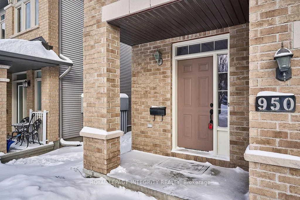 Photo 5 of 950 Fletcher Circle, Ottawa, Kanata - Kanata Lakes/Heritage Hills — HOMEH