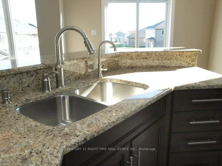 Photo 4 of 438 Zeller Drive, Kitchener — HOMEH