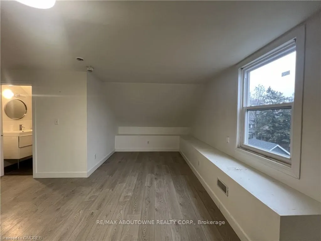 Photo 4 of Unit 3, 49 fairleigh Avenue S, Hamilton, Gibson — HOMEH