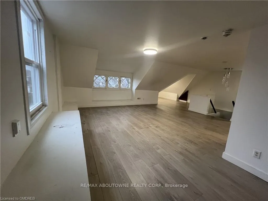 Photo 5 of Unit 3, 49 fairleigh Avenue S, Hamilton, Gibson — HOMEH